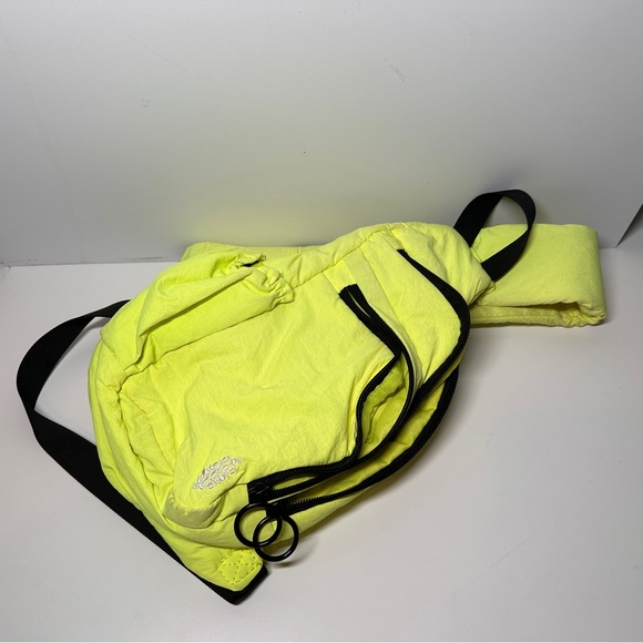 FREE PEOPLE FP Movement Renegade Sling (Small Stains) Haven’t tried to clean - Picture 3 of 6